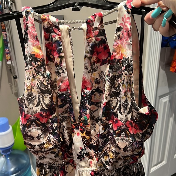 Satin floral multi keyhole dress by BeBe - Picture 4 of 5